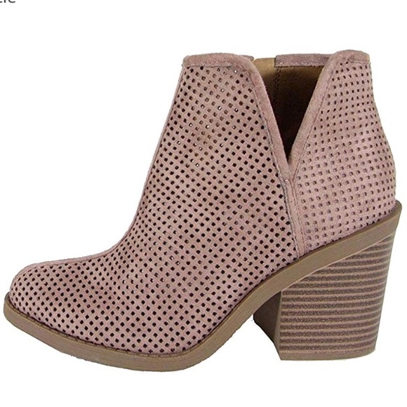 Last 7 💕 Block Open V Cut Bootie Suede Crochet - Picture 2 of 5